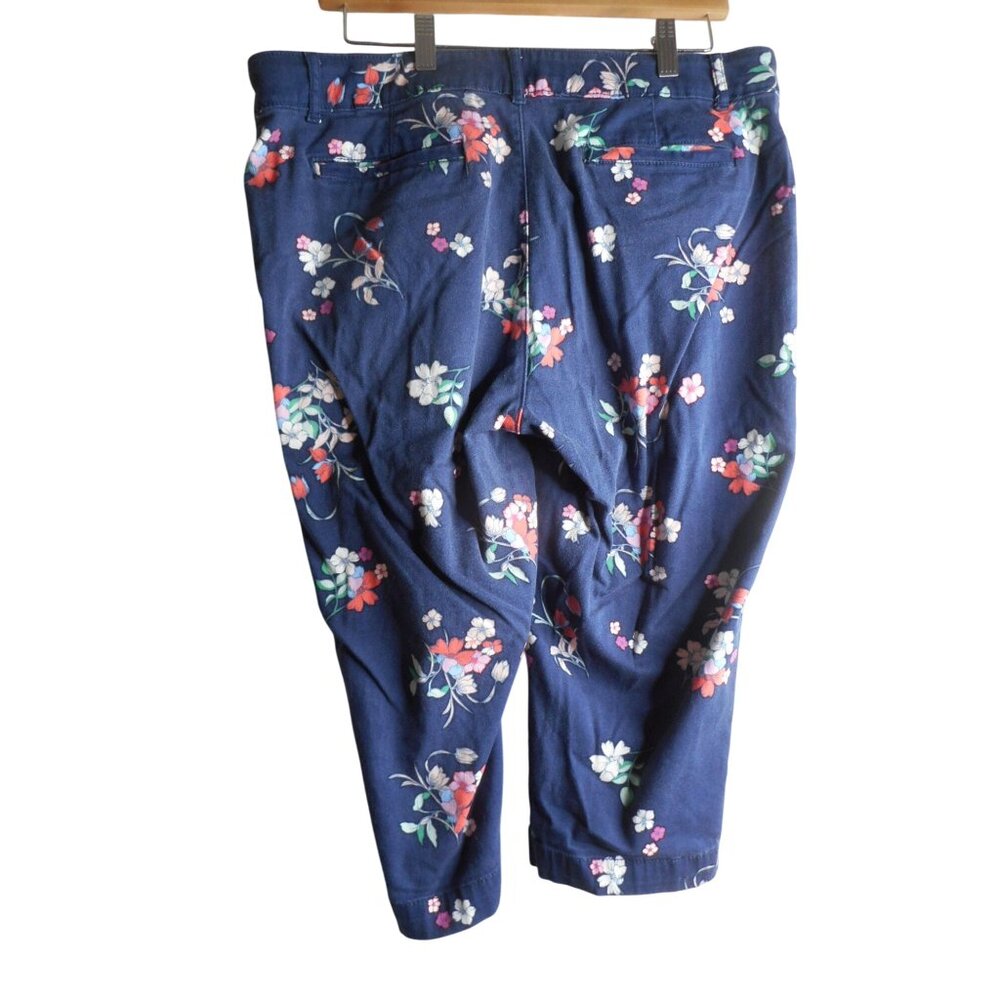 Blue Floral Sz 18 Plus Size cotton Spandex blend Capri Pants St John's Bay - Picture 3 of 7